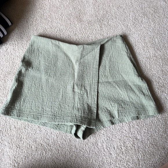Forever 21 Pastel Green Blazer and Short Set - Picture 2 of 10